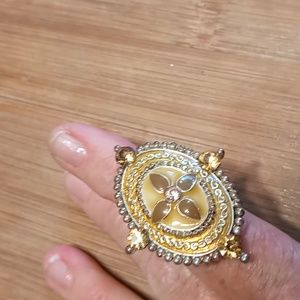 NWOT Adjustable fashion ring